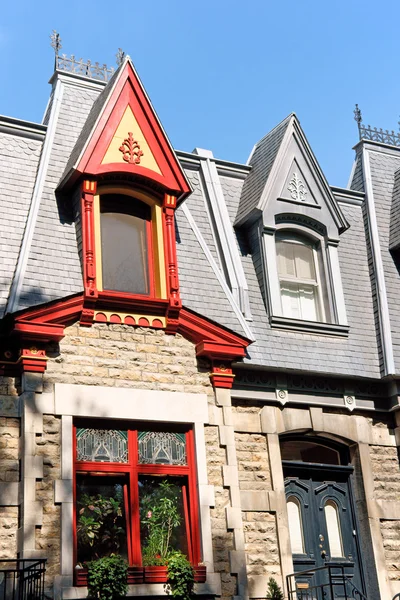 Barevné viktoriánské domy v Montrealu, Kanada — Stock fotografie