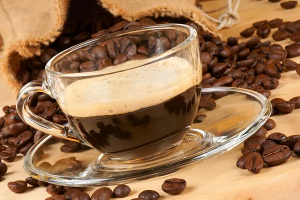 Espresso y granos de café —  Fotos de Stock