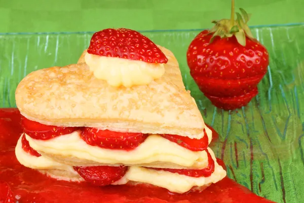 Heart shaped strawberry and custard millefeuille — Stock Photo, Image