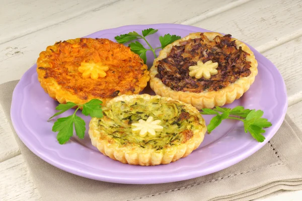 Tres mini quiches vegetarianos — Foto de Stock