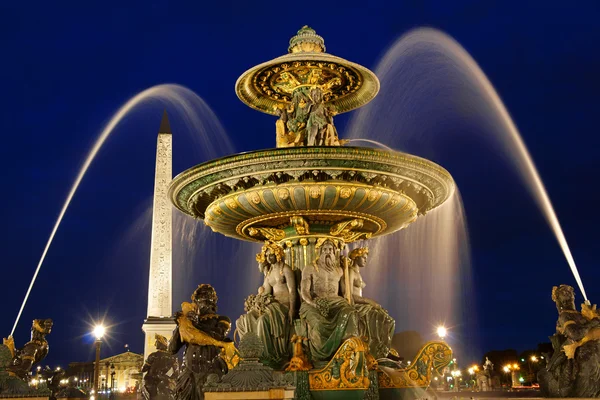 Placera de la concorde på kvällen i paris, Frankrike — Stockfoto