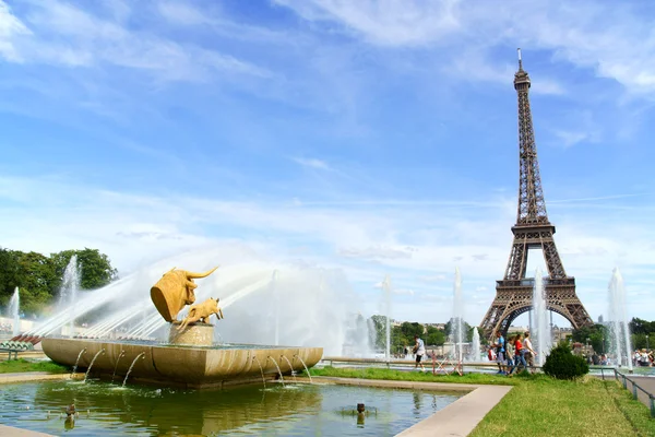 Ogrody i trocadero eiffel wieża w Paryżu — Zdjęcie stockowe