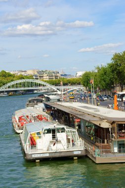 turistik gemilerde river seine, Paris, Fransa