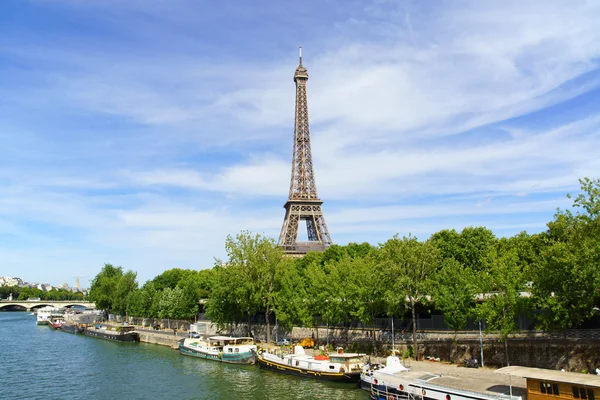 Torre Eiffel y río Sena en París, Francia — Foto de Stock