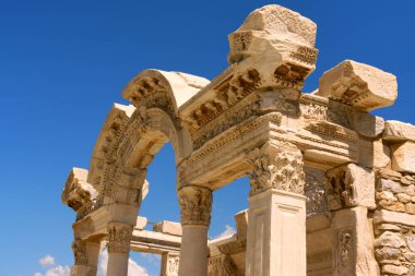 Türkiye 'nin Efes kentindeki Hadrian tapınağının kalıntıları