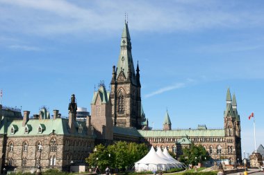 Ottawa, Kanada - 8 Ağustos 2008: Parliament Hill 'de Kanada Parlamentosu neo gotik tarzda. Ottawa, Ontario, Kanada