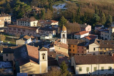 Rocca San Casciano, İtalya - 16 Ocak 2022: İtalya 'nın Emilia-Romagna eyaletinin Forli-Cesesna eyaletindeki Rocca San Casciano kasabasına bir göz atma.