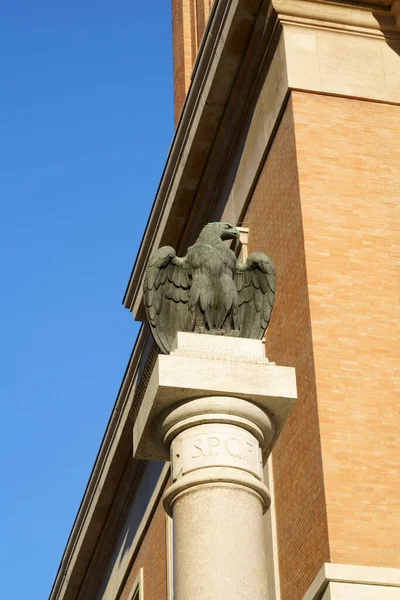 Detail Post Telegraph Building Bronze Fascist Eagle Stands Marble Column — Stock fotografie