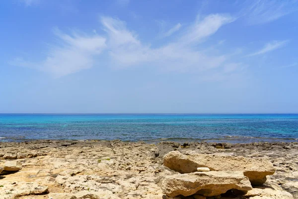 Naturskön Utsikt Över Havet Och Klipporna Favignana Den Största Egadis Stockbild