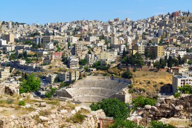 Amman Tha 'nın başkenti Ürdün' e ve Hisar 'daki antik Roma tiyatrosuna bakınız..