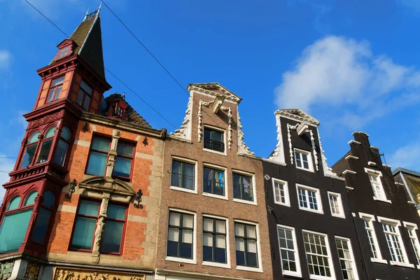 네덜란드의 암스테르담 시내에서 연속으로 전형적 — 스톡 사진