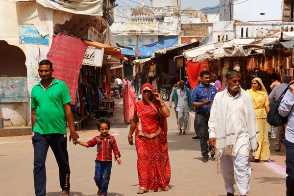 Пушкар Индия Августа 2016 Года Люди Ходят Уличному Рынку Пушкар — стоковое фото