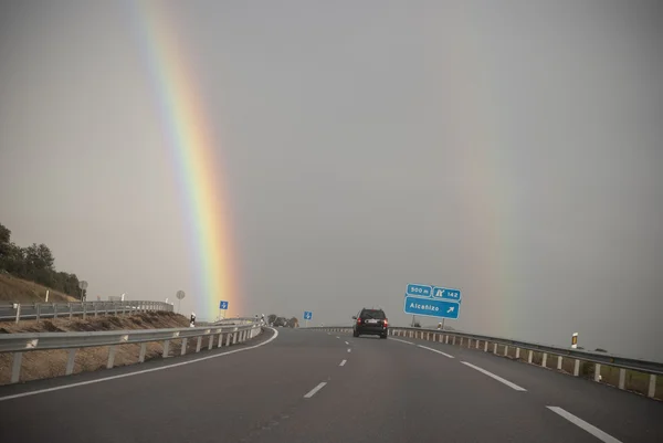 Çift gökkuşağı yolu üzerinde