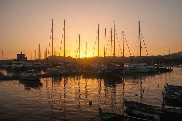 gün batımında Marina del sur