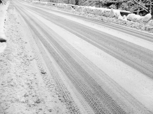 Winter, verschneite Straße — Stockfoto