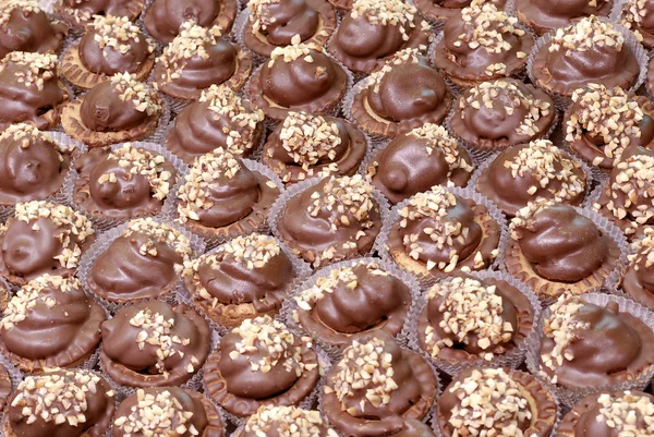 Pasteles - bignjalá con avellana y chocolate —  Fotos de Stock