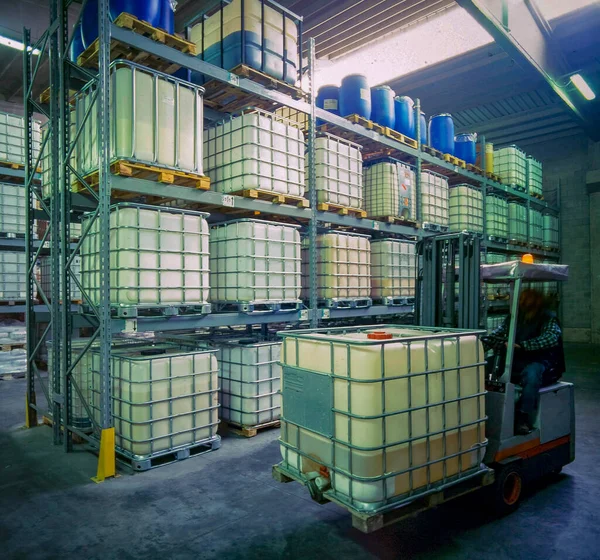 Chemisch Industriële Fabriek Magazijn Met Heftruck — Stockfoto