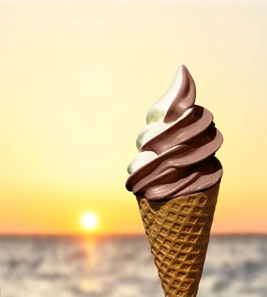 Setting Sun Sea Ice Cream Cone Foreground — Stok fotoğraf