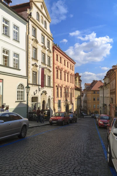 Old Nerudova Street i Prag - Stock-foto