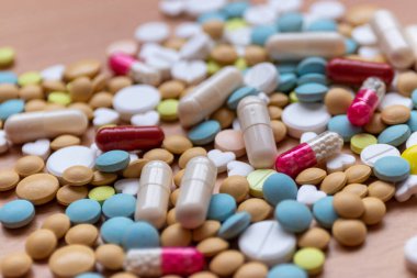 Renk hapları, haplar, çeşitli ilaçlar.