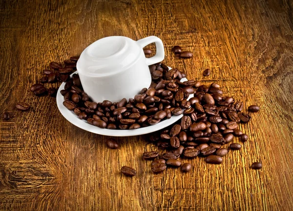 Cup of coffee with coffee beans — Stock Photo, Image