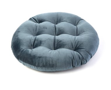 Beyaz arka plan üzerinde izole sandalye minder