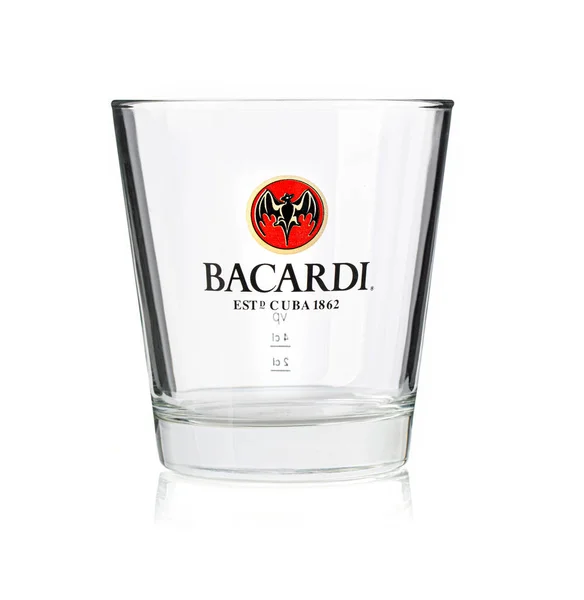 Chisinau Moldavia Agosto 2021 Vidrio Bacardi Vacío Aislado Sobre Fondo —  Fotos de Stock