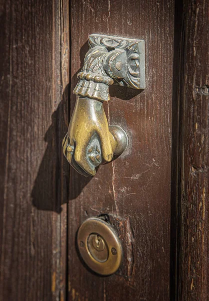 Antike Handgeformte Türklopfer Nahaufnahme — Stockfoto