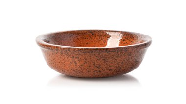 Beyaz bir arkaplanda kil plaka izole