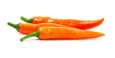 Beyaz bir arka plan üzerinde izole orangr hot chili biber.