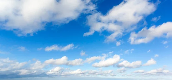 Langit Biru Dengan Latar Belakang Awan — Stok Foto