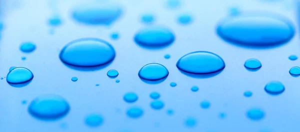 Gotas Água Grandes Pequenas Vistas Cima Fundo Azul — Fotografia de Stock