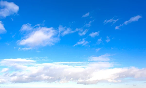 Spring Blue Sky Clouds Background — стоковое фото