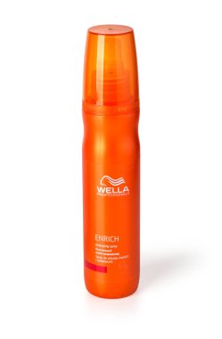 CHISINAU, MOLDOVA - Mart 06 2016;: Wella tüpü beyaza izole edildi. Saçını güneşten korumaya yardımcı olur. Yapımcı: Wella, Almanya