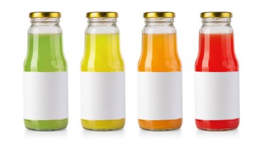 Boş etiketli beyaz renkli meyve suyu şişeleri
