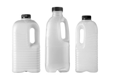 Siyah başlıklı süt şişesi Beyaz Arkaplanda izole edildi.