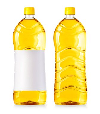 Plastik bir şişe bitkisel yağ, beyaz arka planda yalıtılmış. Bir şişe ile paketleme düzeni Dosya kesilecek bir yol içerir.