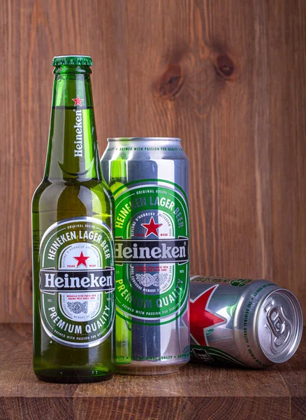 Chisinau Moldavia Febrero 2016 Botella Cerveza Heineken Lata Metal Sobre — Foto de Stock