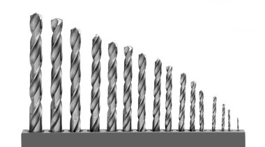 Beyaz arka planda izole edilmiş matkap kiti