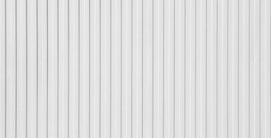 Çelik levhadan yapılmış boş gri çit. 