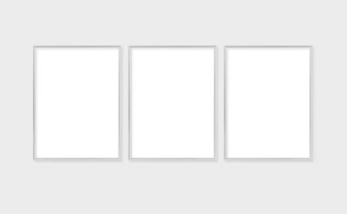 3x4 ve 30x40 'lık setlerin yerleşimi. 3 gümüş çerçeveli bir düzen. Temiz, modern, minimalist, parlak. Portre. Dikey.