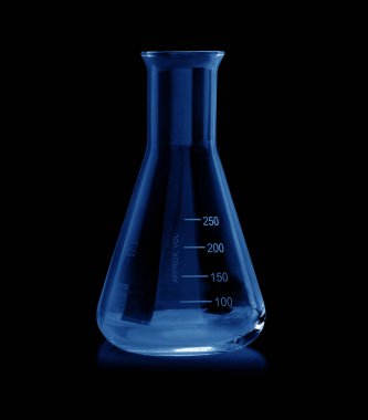 Cam şişe boş kırpma yolu ile siyah arkaplan izole