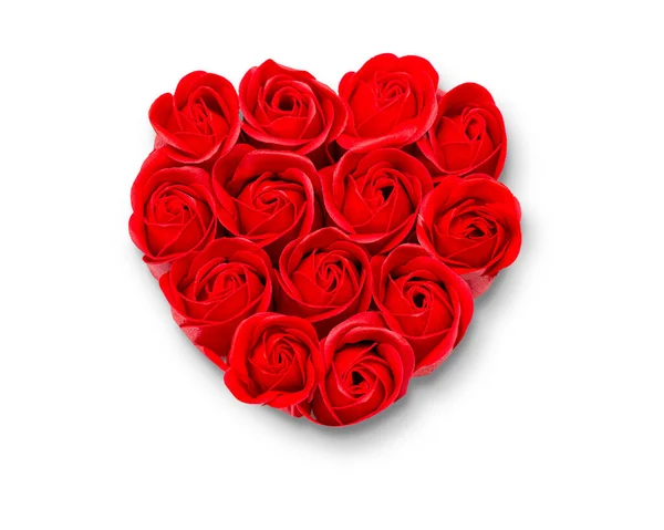 Красные Цветы Розы Изолированы Белом Фоне Расположенном Форме Сердца — стоковое фото