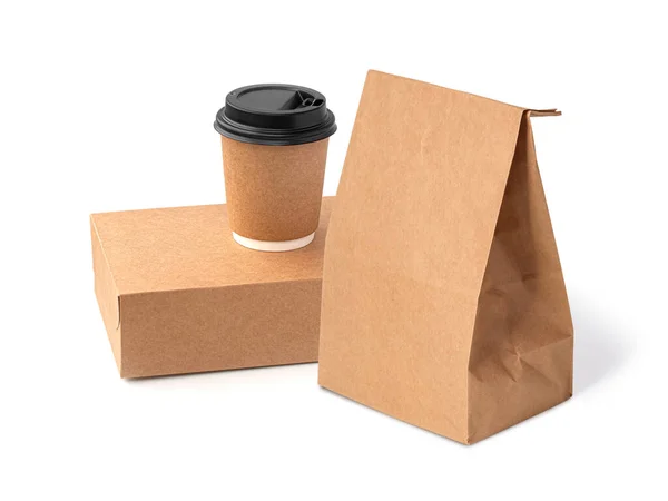 咖啡杯和食物盒在白色背景下隔离 免版税图库照片