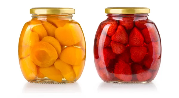 杏仁和草莓罐头 在白色背景下与剪枝路径隔离 — 图库照片