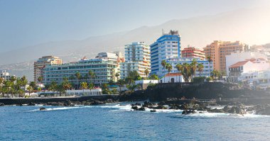 Tenerife, İspanya - 25 Aralık 2018: Lago Martinez 'in panoramik manzarası, Puerto de la Cruz, İspanya
