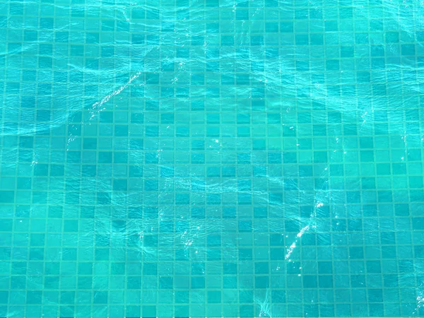 Sun Reflection Blue Clear Water Ripples Swimming Pool Mosaic Bottom — Stock Photo, Image
