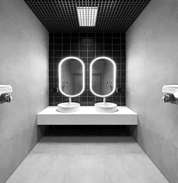 Robinets Avec Lavabo Dans Les Toilettes Publiques Couleurs Grises — Photo