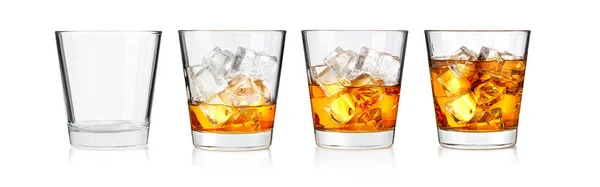 Whiskey Glas Mit Eis Isoliert Auf Weißem Hintergrund — Stockfoto