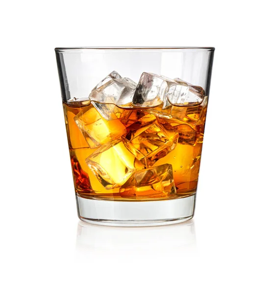 威士忌杯 被白色隔离 有反射剪切路径 免版税图库照片